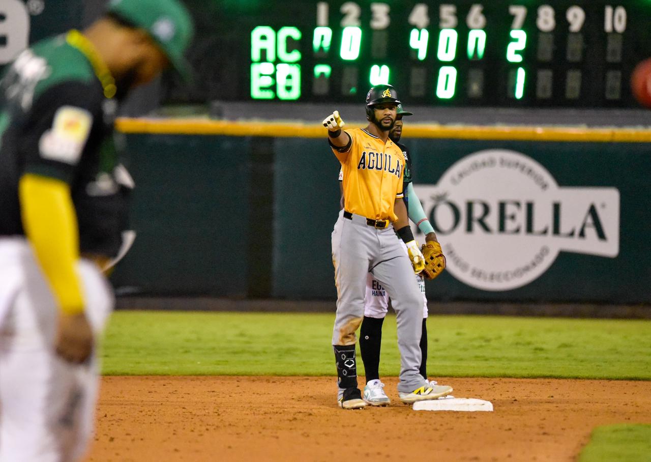 Águilas vienen de atrás y derrotan dramáticamente a Estrellas