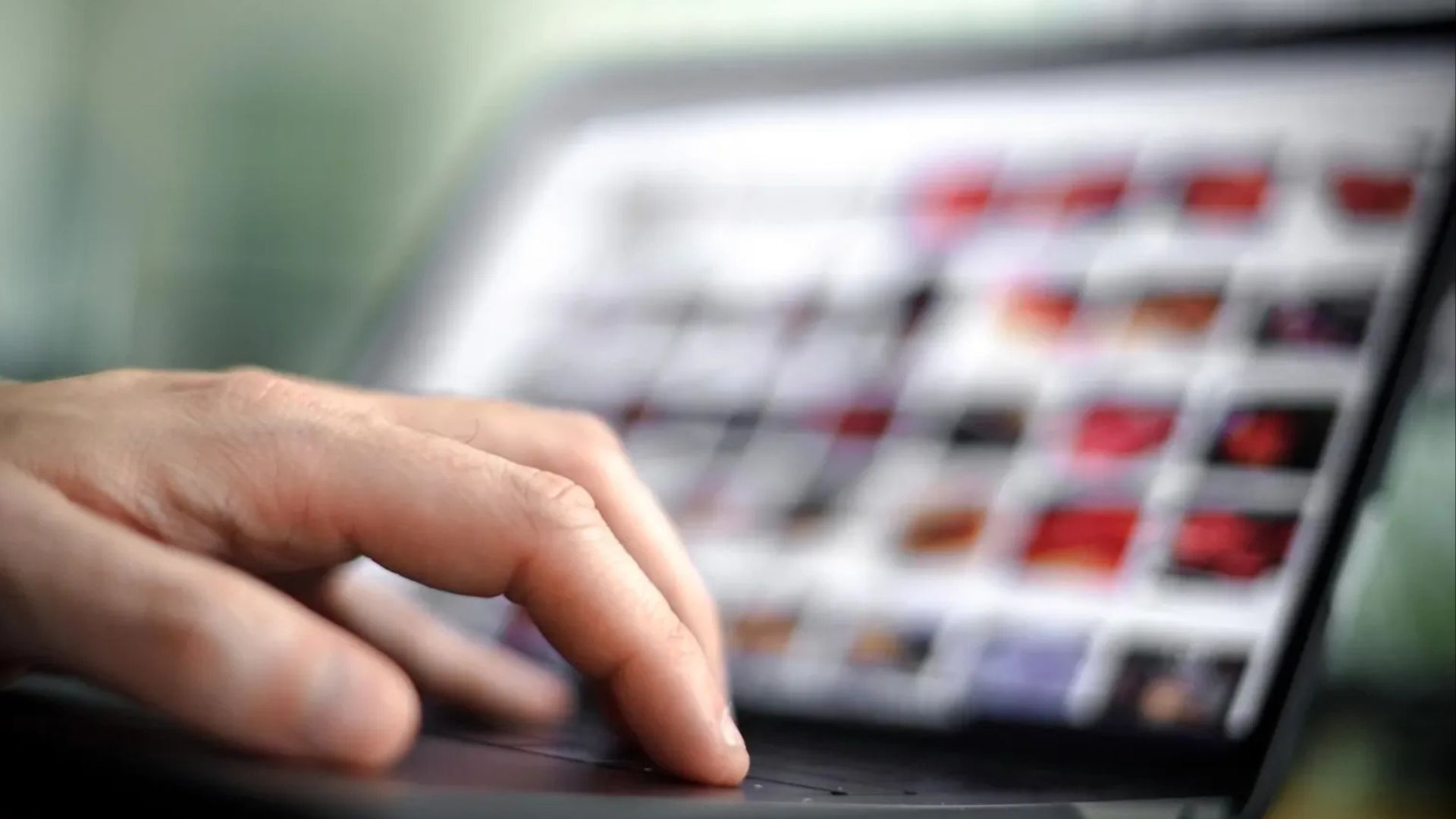 Un detenido en Italia por generar con IA más de 900 imágenes pornográficas de menores