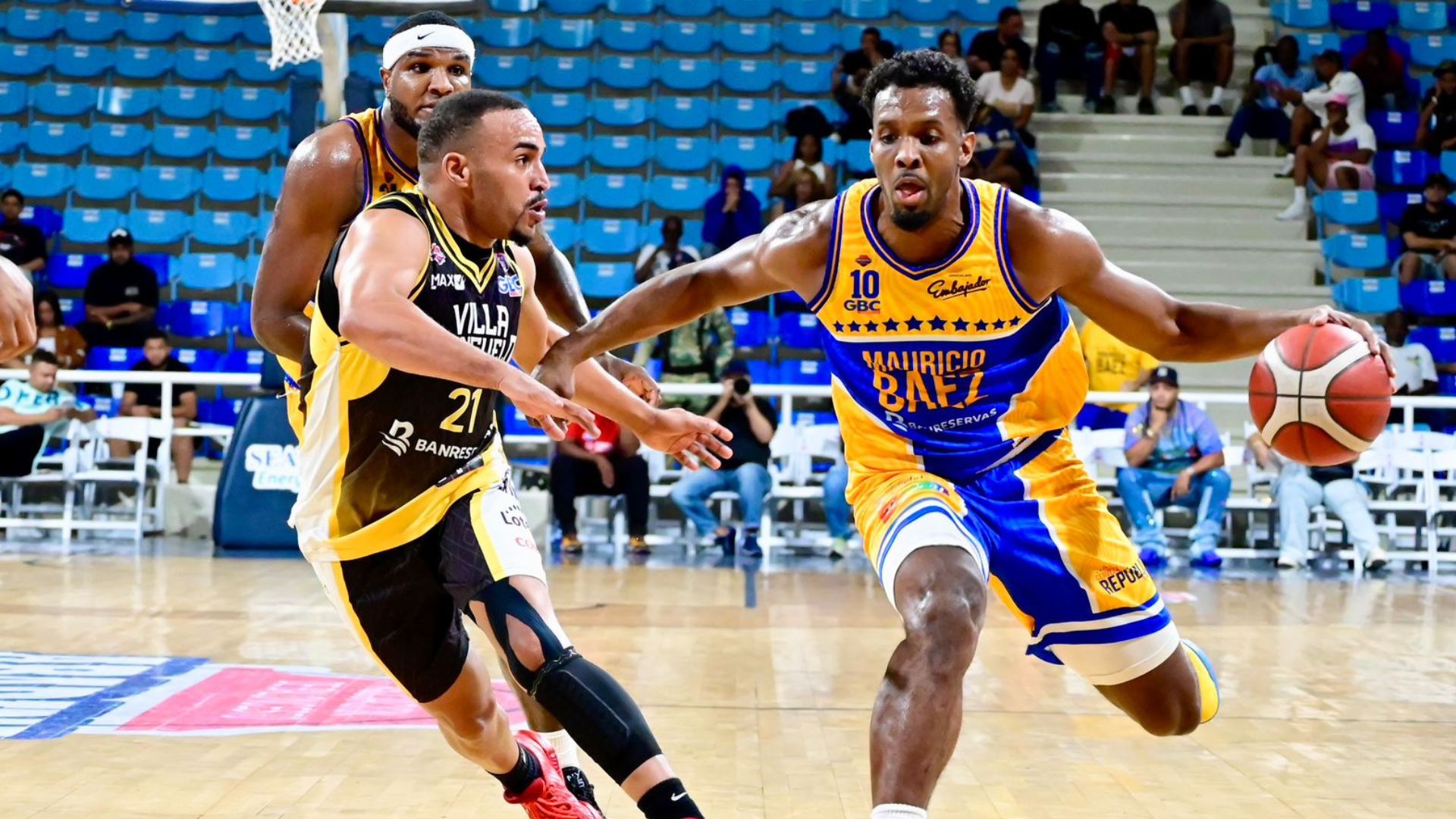 Mauricio Báez traza pautas hacia la serie semifinal al vencer al Rafael Barias en el TBS Distrito 2025