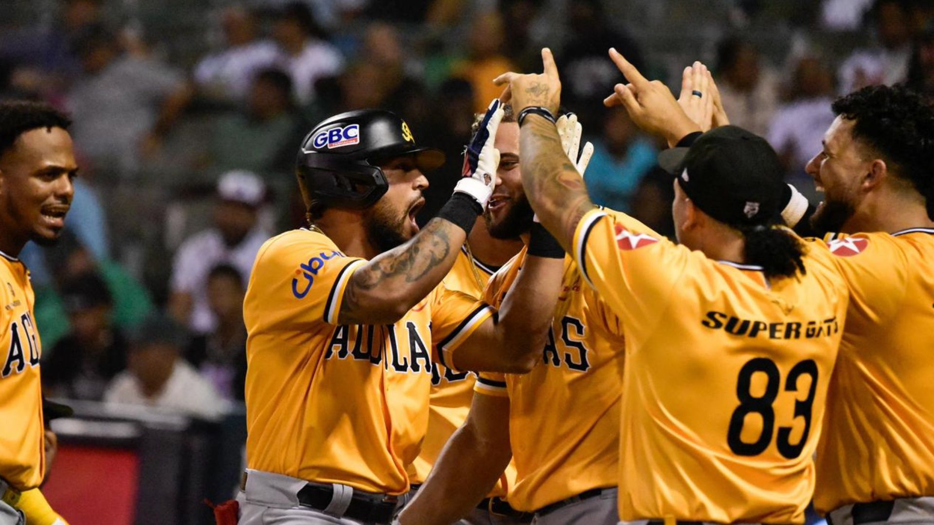 Con sendos palos de los Rodríguez, Emmanuel y Aderlin, Águilas derrotan dramáticamente a Estrellas