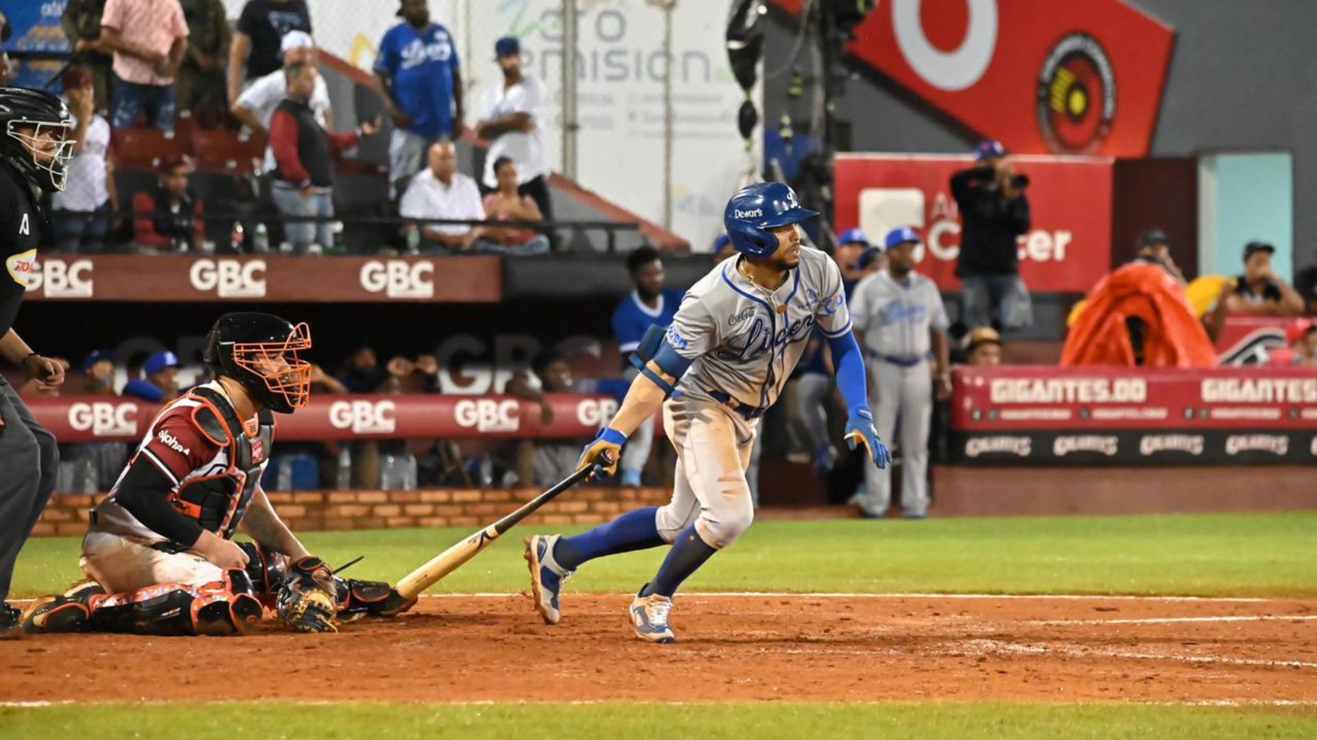 Núñez y Adames conducen triunfo Licey sobre Gigantes