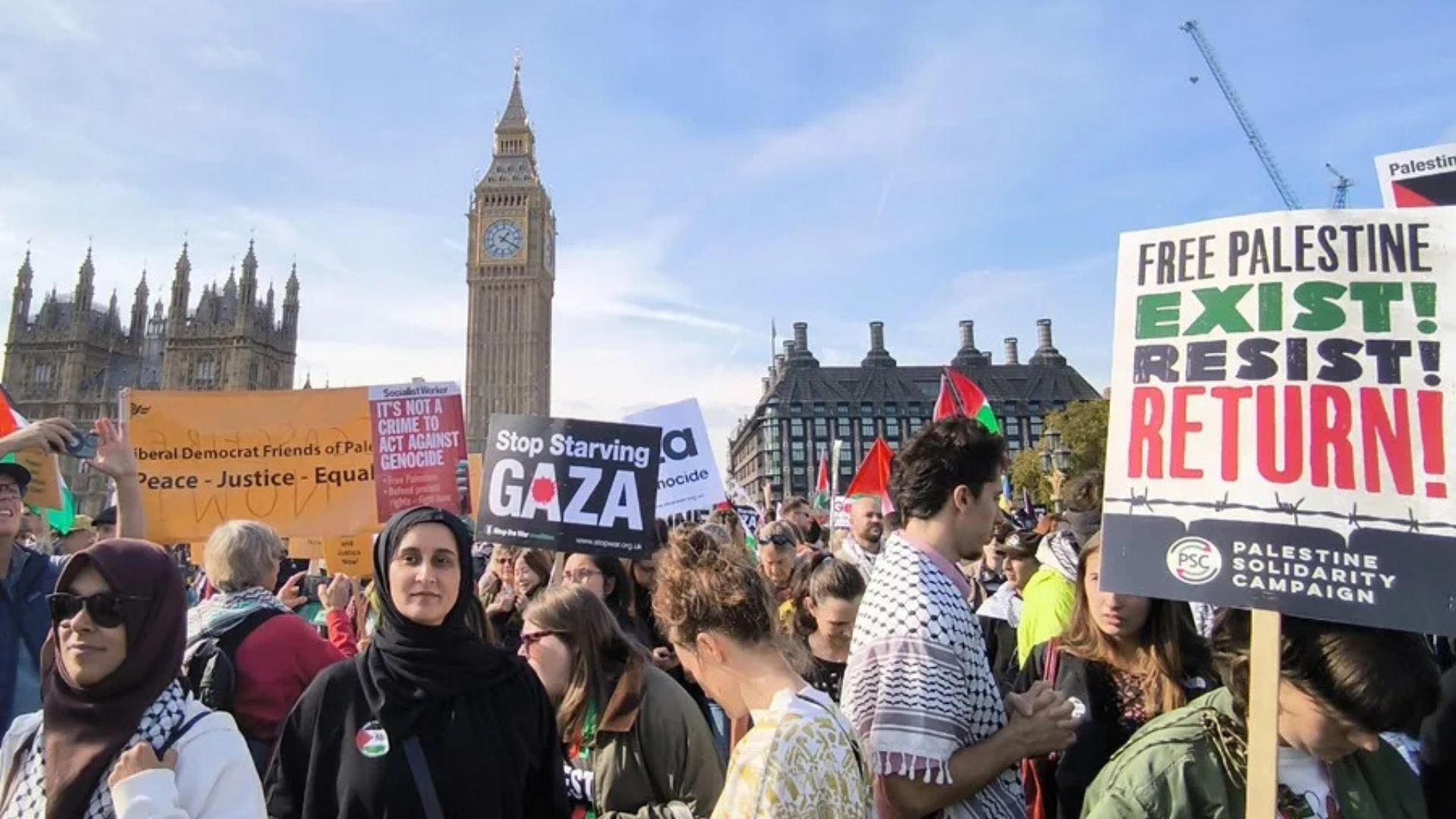Cientos de miles de personas marchan por Palestina en Londres tras alto el fuego en Gaza