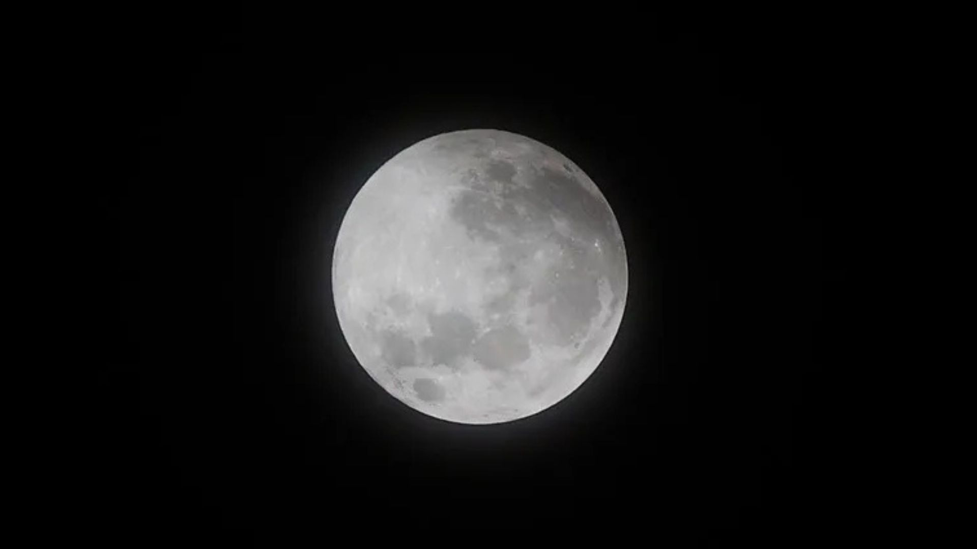 Científicos chinos descubren que la cara oculta de la Luna es más fría que el lado visible