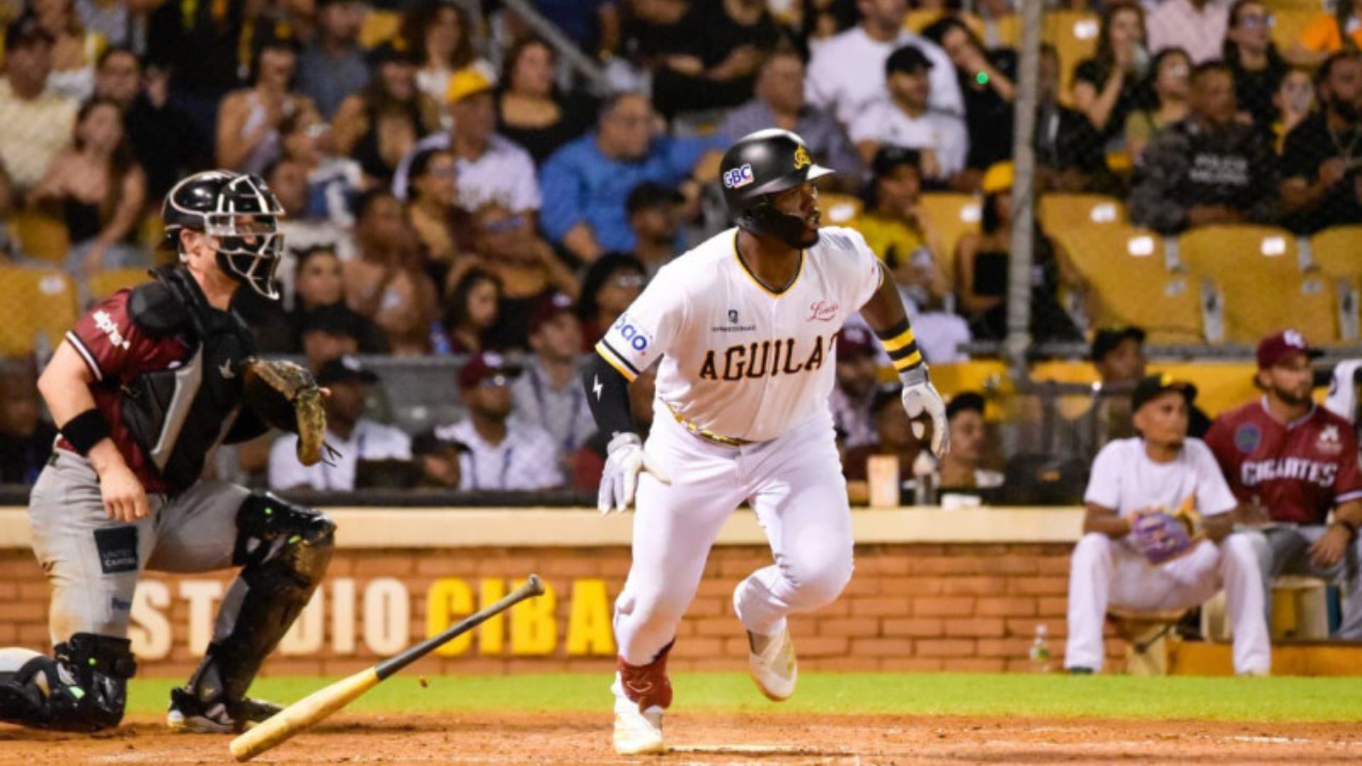 Alberto Rodríguez decide triunfo de Águilas Cibaeñas con triple