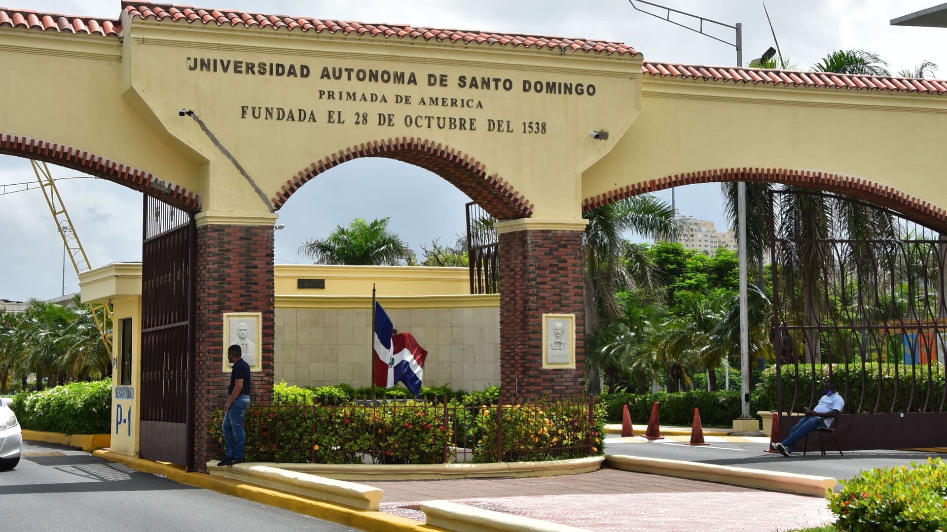 Tiroteo dentro de la UASD deja varios heridos