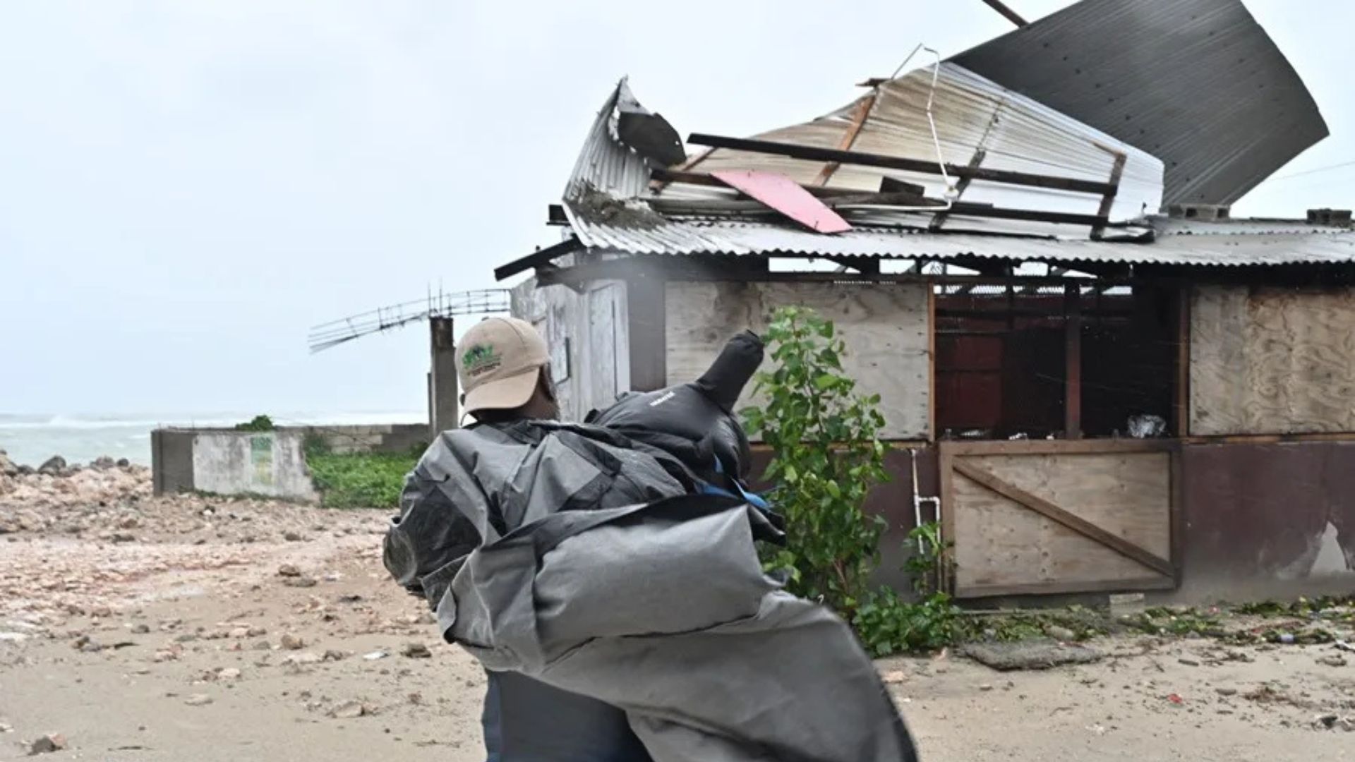 Huracán Melissa azota Jamaica con vientos y lluvias devastadoras
