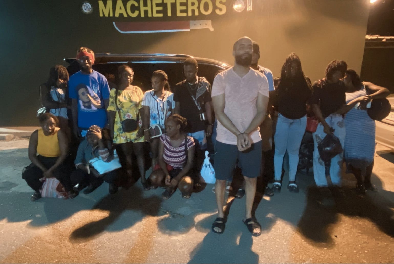 Detienen a dos conductores que transportaban a 16 haitianos en situación migratoria irregular en Valverde
