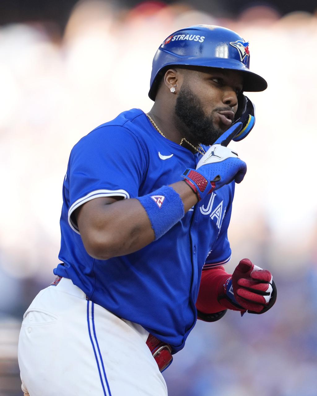 ¿Cuáles marcas se establecieron en el tercer partido de postemporada entre Yankees y Blue Jays?