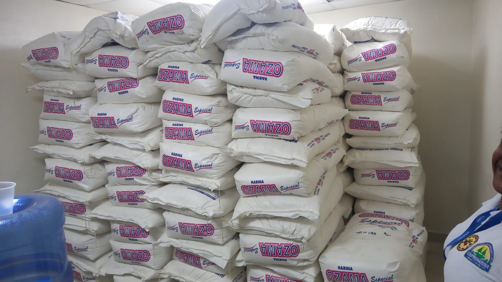 Detienen a dos personas por compra de unos 400 sacos de harina con cheques sin fondos
