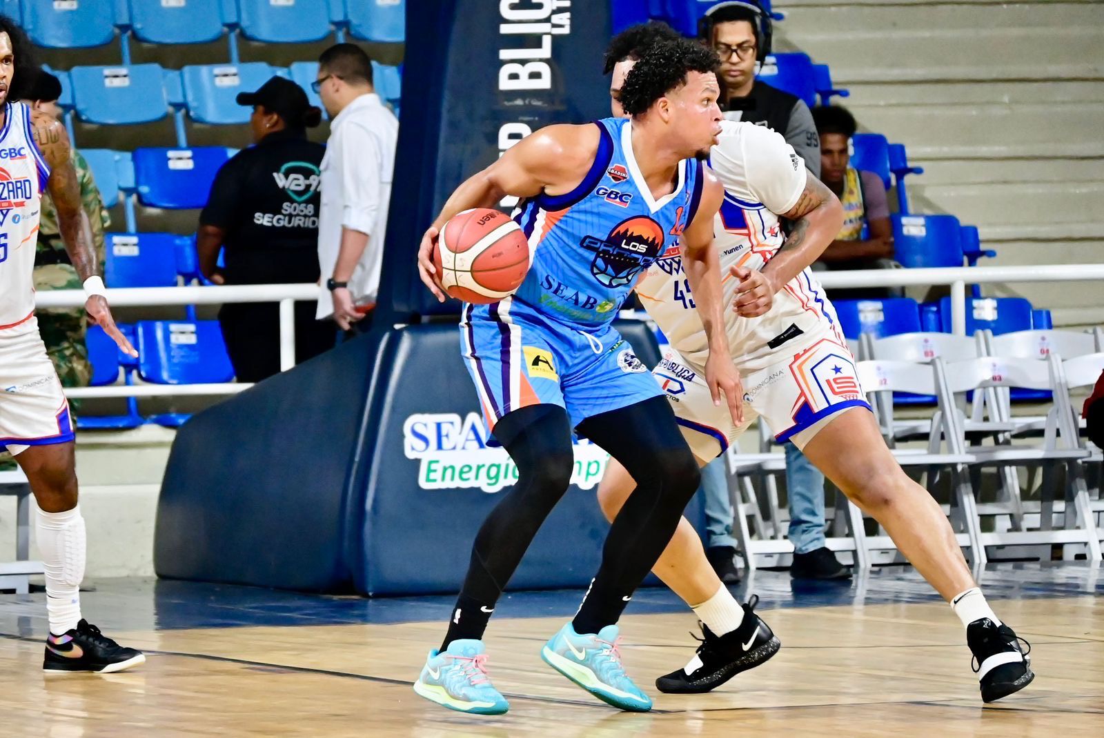 Abreu y Fiztgerald comandan sorpresivo triunfo de Los Prados sobre San Lázaro en TBS Distrito 2025