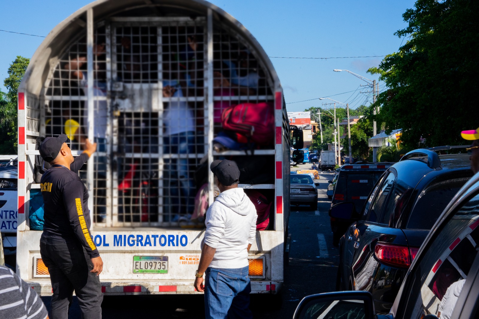Migración afirma tiene respaldo legal para realizar inspecciones en lugares de trabajo sin orden judicial
