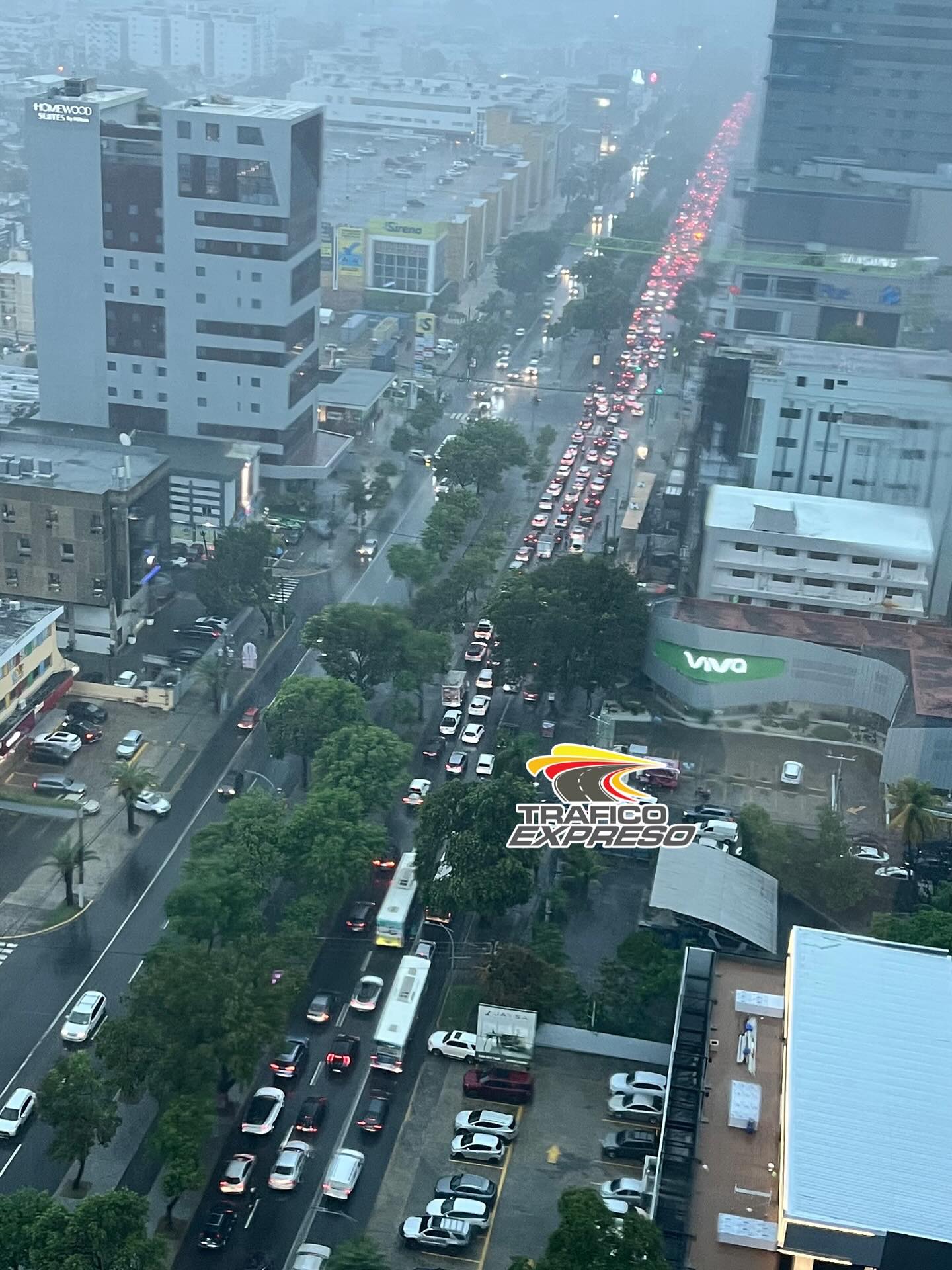 El 70 % de las vías del Gran Santo Domingo se encuentran congestionadas por lluvias
