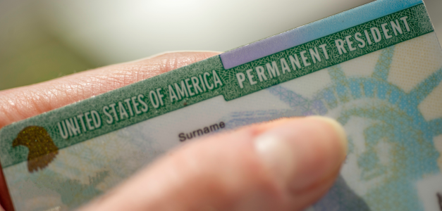 Gobierno de EEUU revisará residencia permanente de ciudadanos de más de doce países