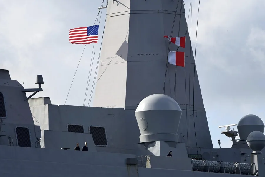 Estados Unidos envía otro buque lanzamisiles al Caribe en medio de rumores de próximos ataques a Venezuela