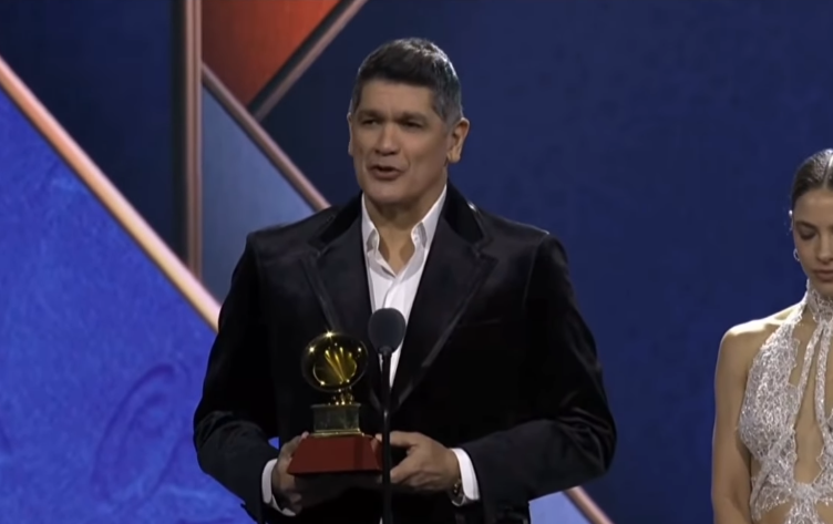 Eddy Herrera gana Mejor Álbum de Merengue/Bachata en los Latin Grammy