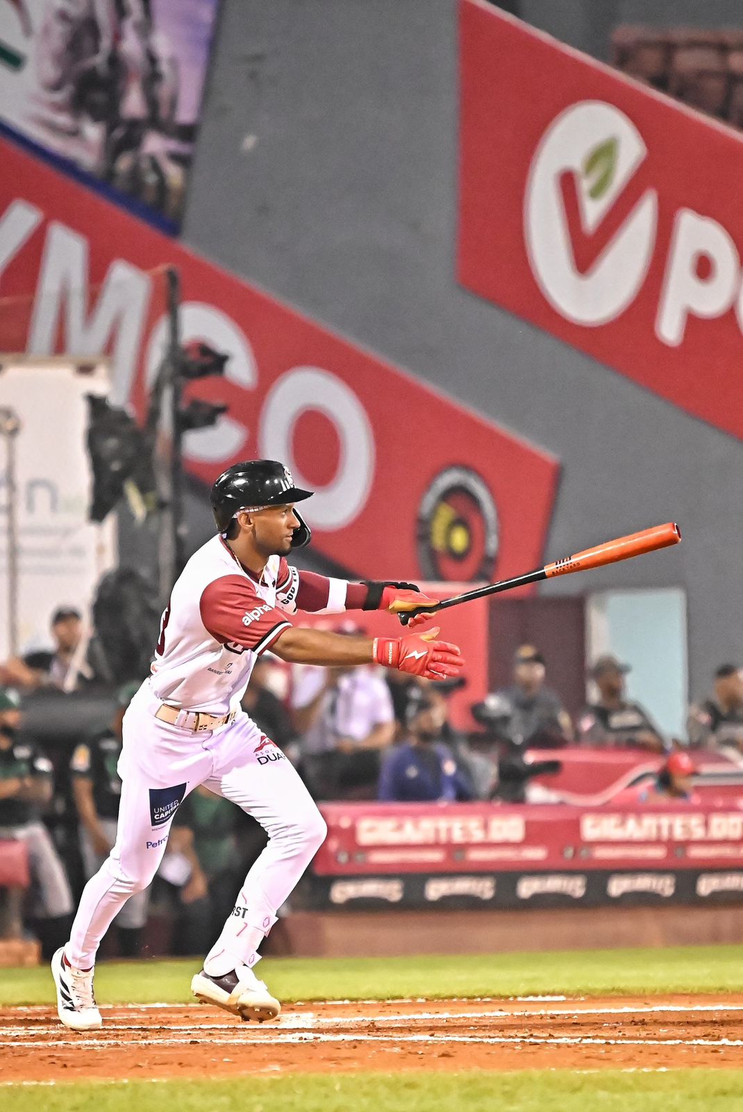 Gigantes frenan racha negativa con triunfo 3-1 sobre las Estrellas