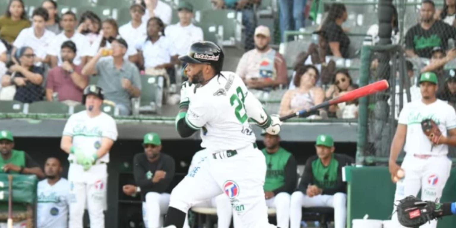 Estrellas blanquean al Licey en el debut de Canó