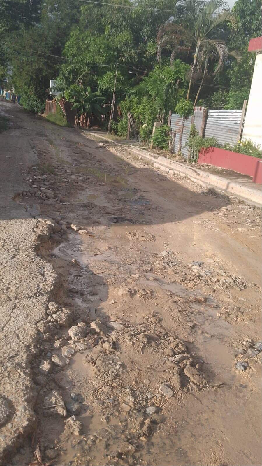 Residentes de El Mamey, en Villa Mella, reclaman el asfaltado de su calle