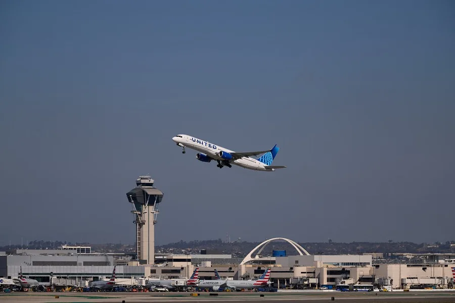 EE.UU. ordena el inicio de una reducción gradual de vuelos ante la «tensión en el sistema»