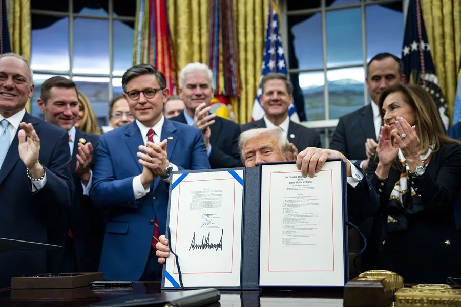 Trump firma la ley que pone fin al cierre de Gobierno más largo de la historia de EE.UU.