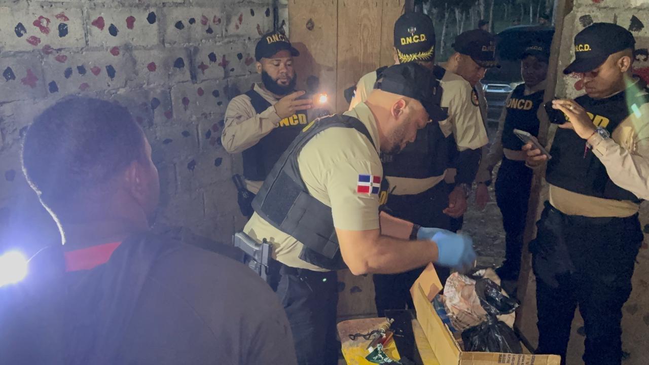 Arrestan 21 personas e incauta miles de gramos de drogas en operativos en Duarte y San Cristóbal