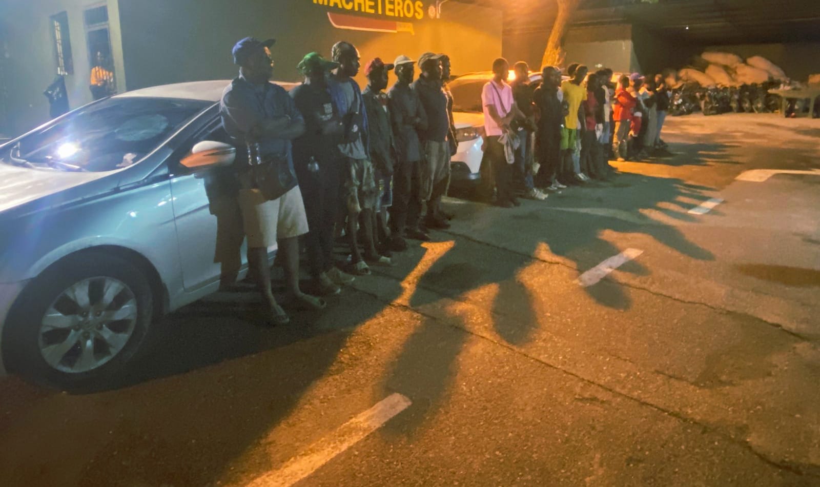 Detienen tres vehículos con 29 haitianos indocumentados en Mao, Valverde