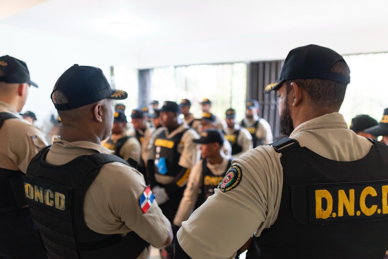 Decomisan drogas, armas y dinero durante operativos en San Cristóbal