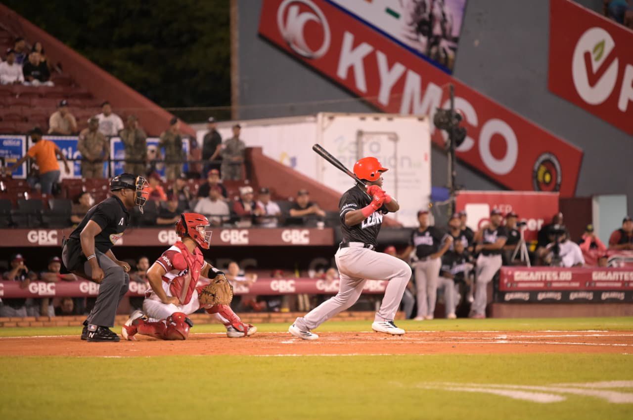 Gavin y Cordero guían triunfo rojo en el Julián Javier
