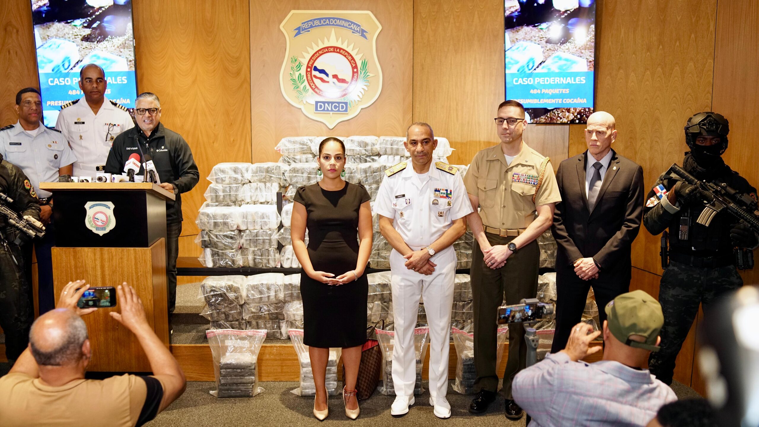Con apoyo de EE. UU. DNCD incauta 484 paquetes de presunta cocaína