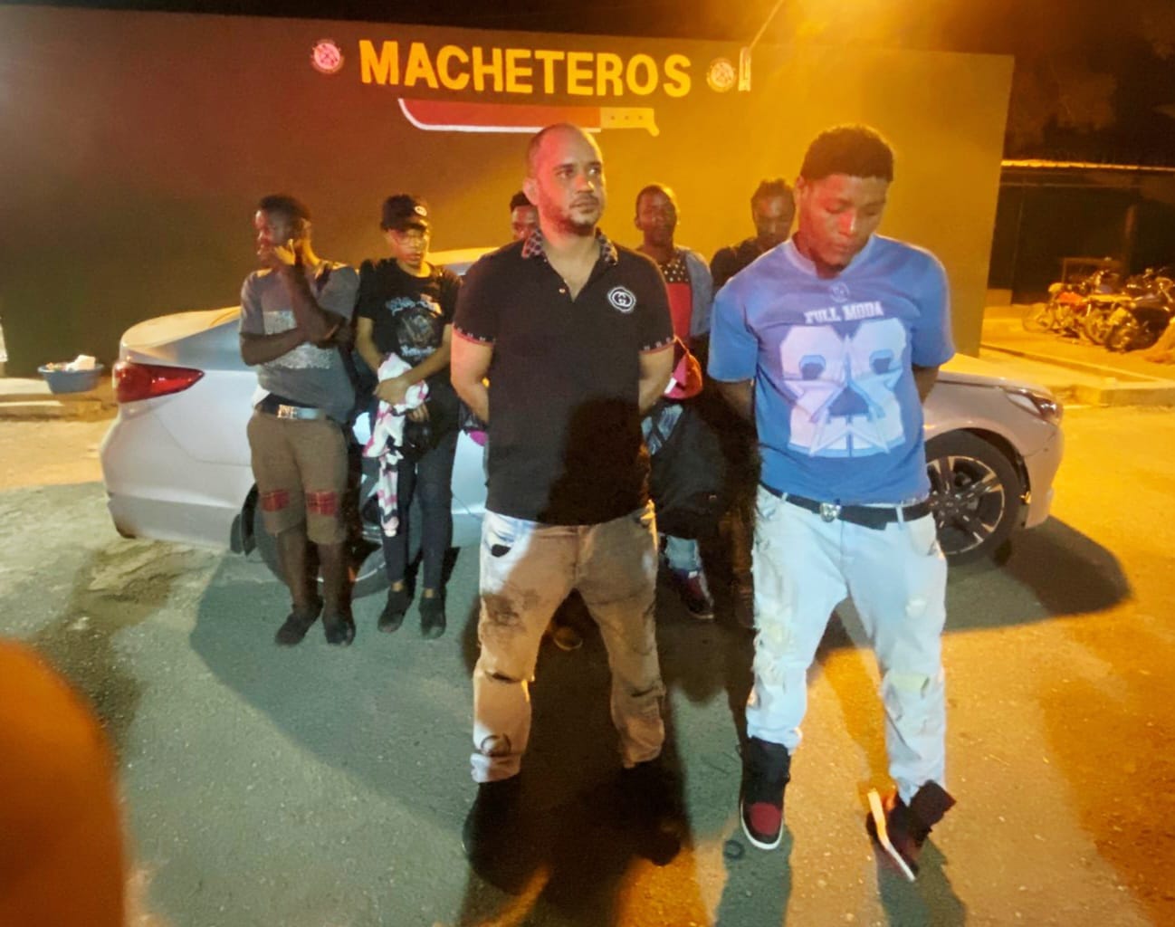 Ejército detiene a dos dominicanos que transportaban haitianos indocumentados en Valverde