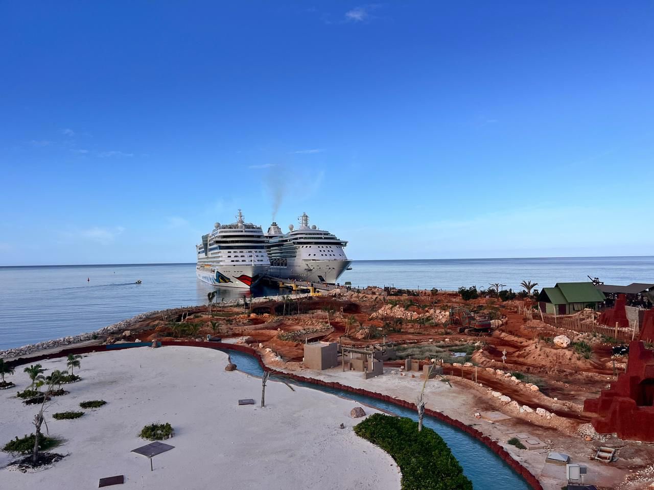 Dos cruceros llegan juntos al puerto de Cabo Rojo en Pedernales, a casi dos años de su apertura