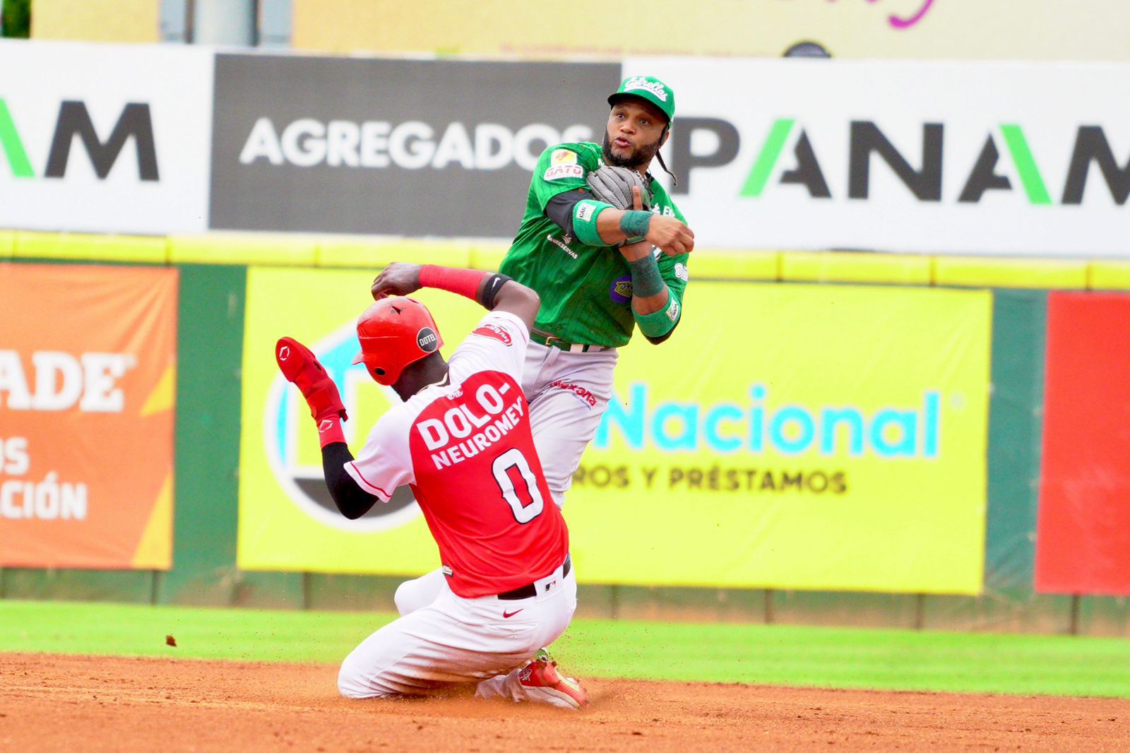 Estrellas se imponen sobre Leones en el Quisqueya