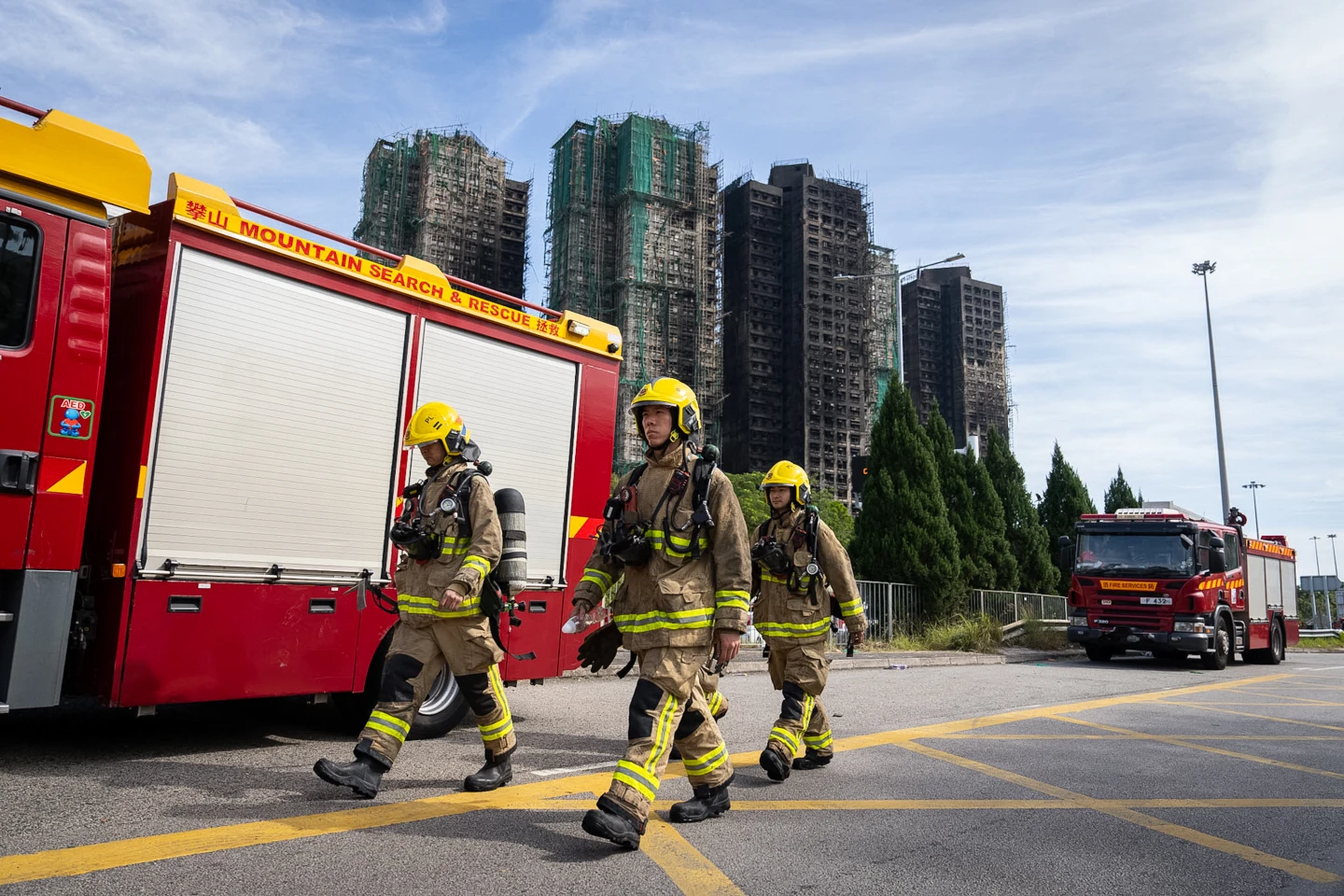 Buscan sobrevivientes tras incendio en torres que dejó 128 muertos en Hong Kong