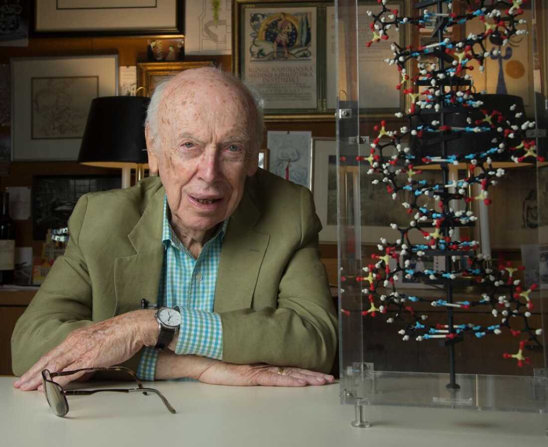 Muere James Watson, científico que ayudó a descubrir la estructura del ADN, a los 97 años
