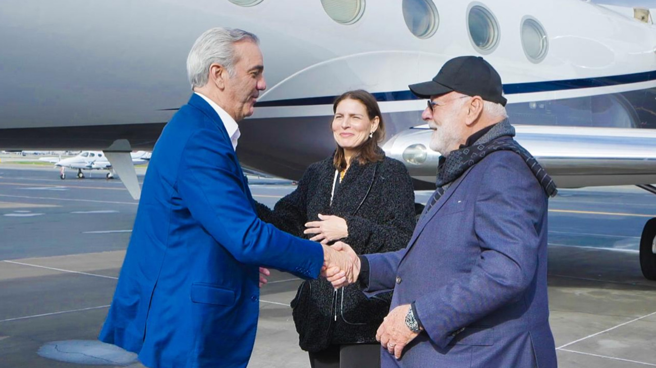 Abinader llega a California para participar en reunión de semiconductores