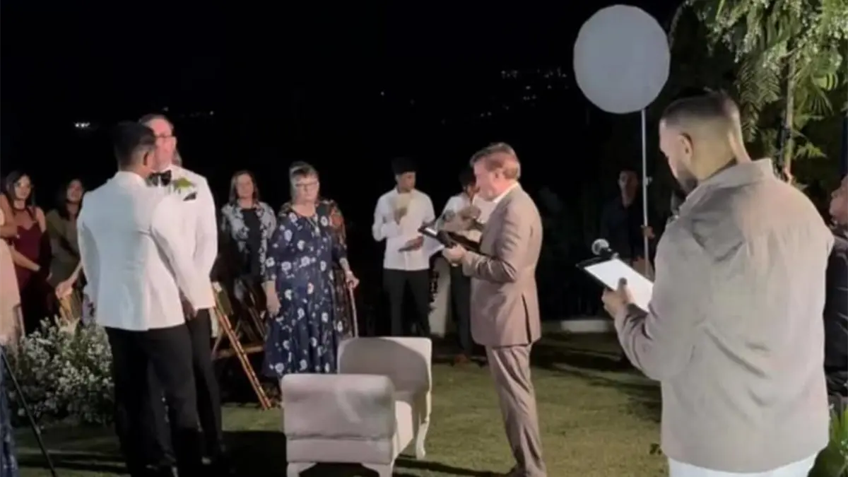 Exembajador de EE. UU. aclara boda entre dos hombres en Santiago fue simbólica 