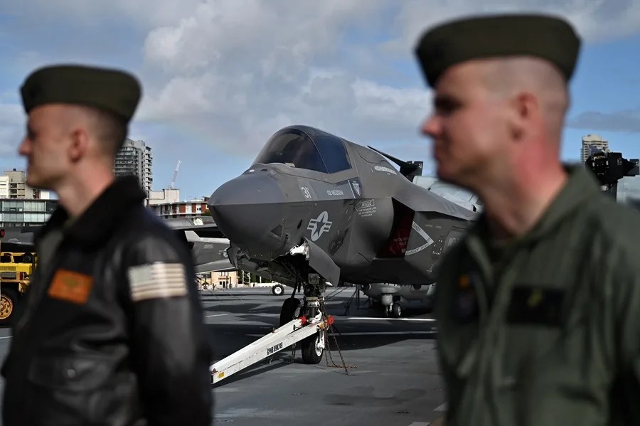 Marines de EE. UU. practican maniobras de desembarco entre la creciente presión sobre Venezuela