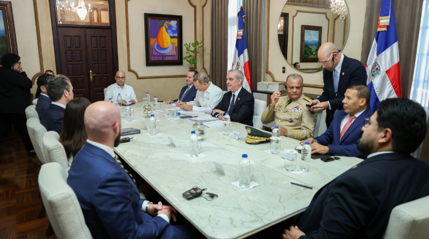 Ya está en el país y reunido con el presidente Abinader el secretario de Guerra de EE. UU., Pete Hegseth