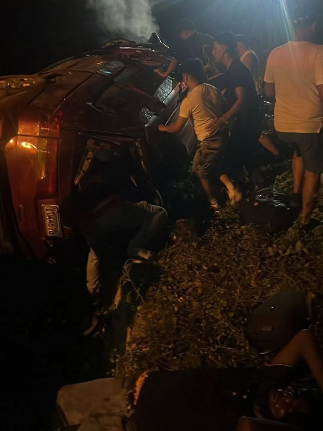 Más de 20 heridos en accidente de minibús que transportaba haitianos en Valverde