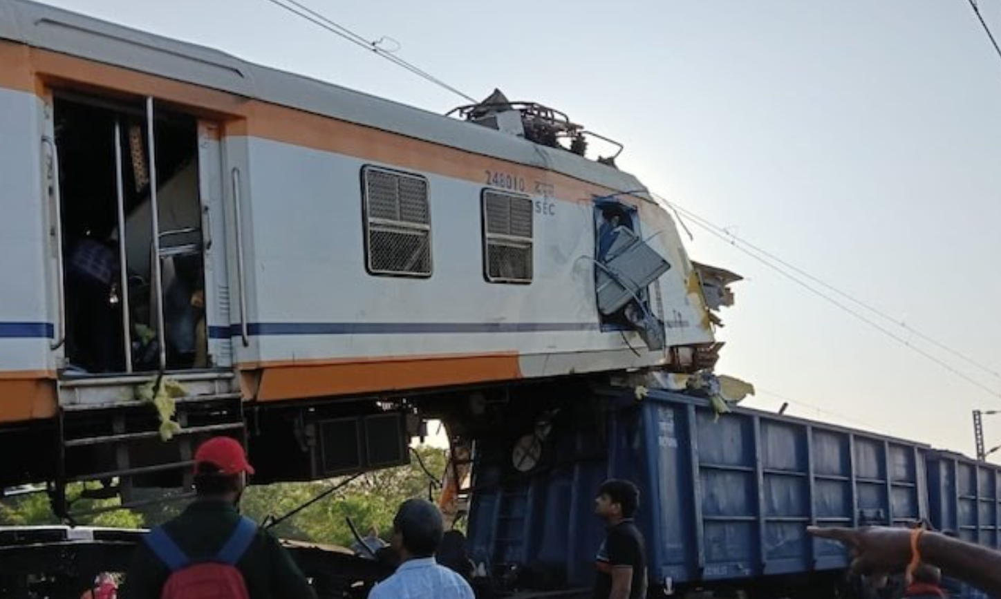 Al menos siete muertos y 14 heridos tras una colisión entre dos trenes en la India