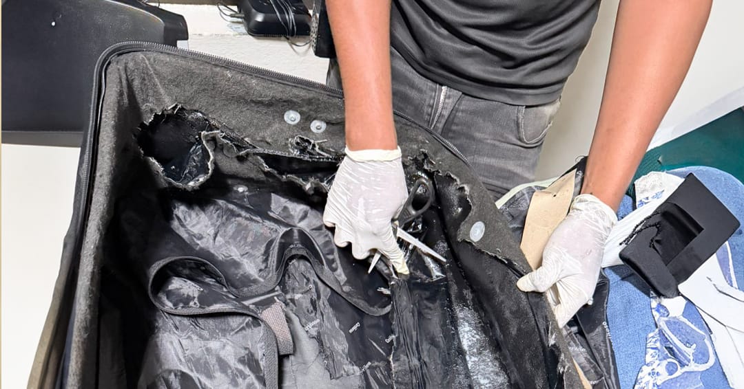 Arrestan mujer en el AILA cuando intentaba viajar a España con presunta cocaína