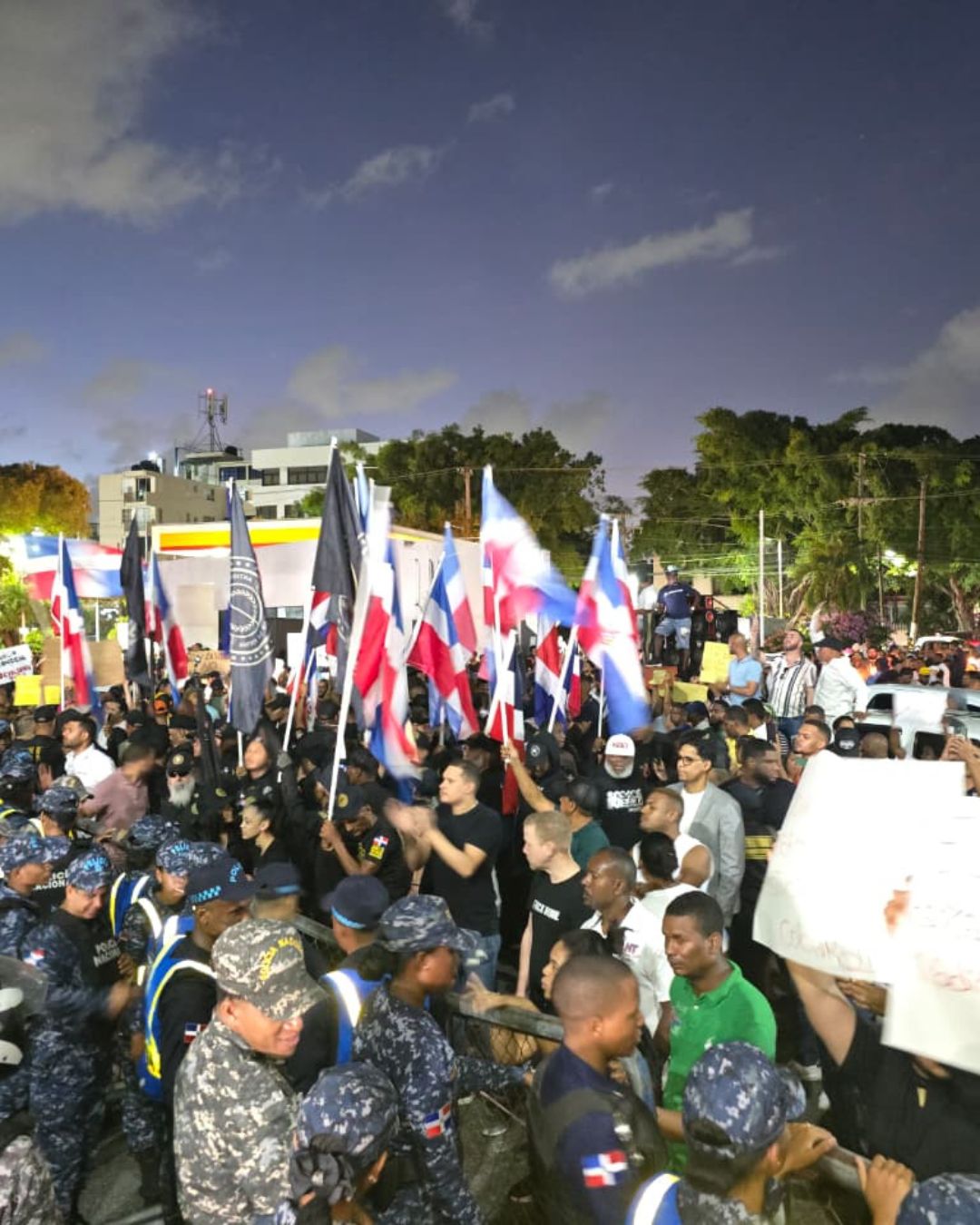 Retraso en la audiencia del caso Senasa; protestan en las afueras del Palacio de Justicia