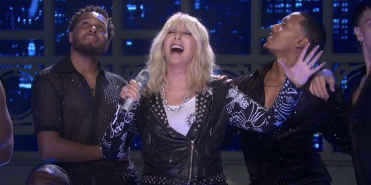 Con tema navideño, Cher regresa a Saturday Night Live tras 38 años
