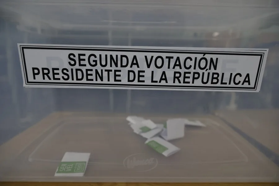 Elecciones en Chile: Abren los colegios electorales para la segunda vuelta de las presidenciales entre Jara y Kast