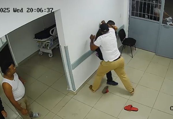 Detienen a mujer que habría facilitado agresión a seguridad en hospital