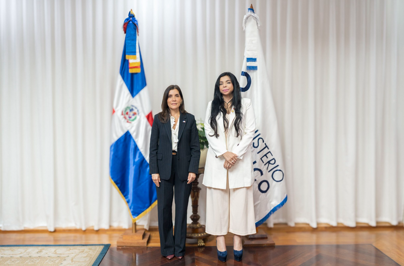 Yeni Berenice y embajadora de EE. UU. se reúnen para tratar cooperación en seguridad