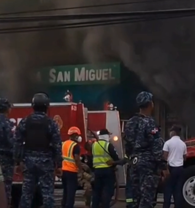 Se registra explosión en la Ferretería San Miguel de la Avenida Independencia
