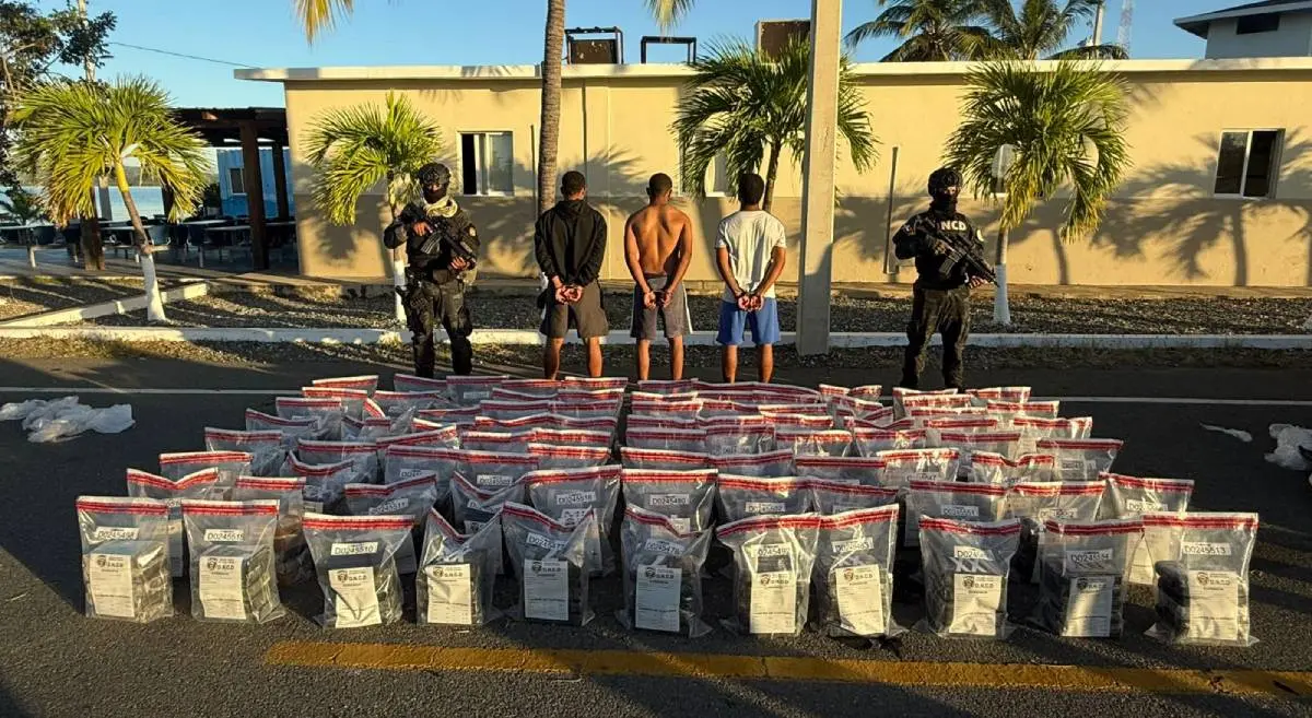 Ocupan 429 paquetes de presunta cocaína en Baní