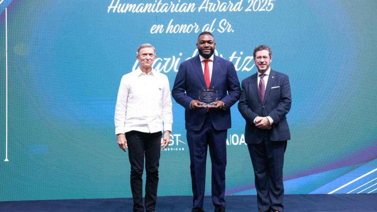 Entregan a David Ortiz el Premio Humanitario 2025 por su labor a favor de la niñez