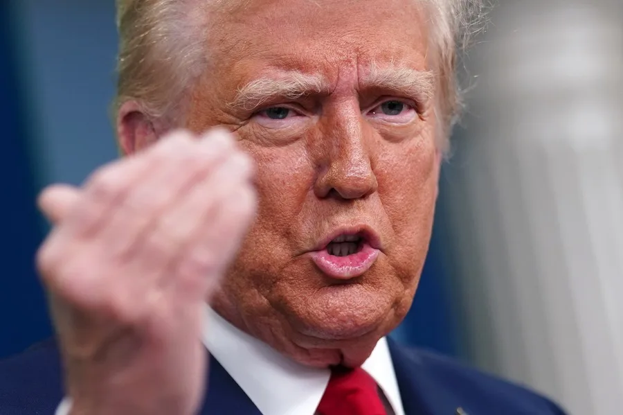 El periodista Tucker Carlson afirma que Trump anunciará la guerra con Venezuela esta noche